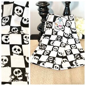 NWT Set of 2 Skeleton/Skulls Kitchen Towels